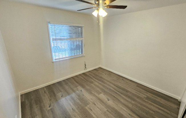 1120 E FAIRVIEW BLVD