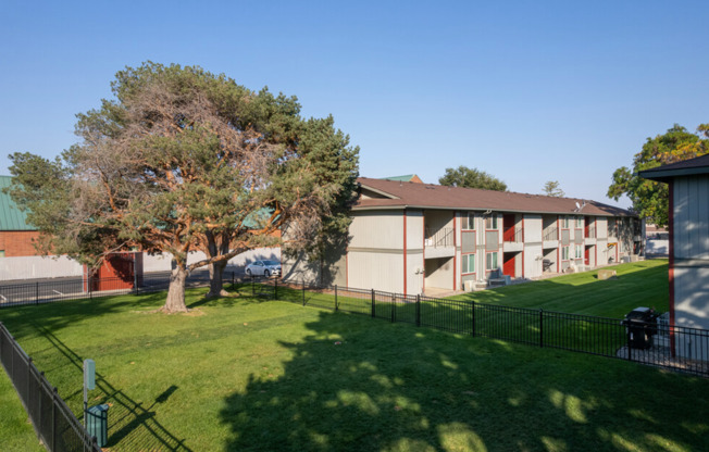 2 beds, 1 bath, 858 sqft, $1,299, Unit G205