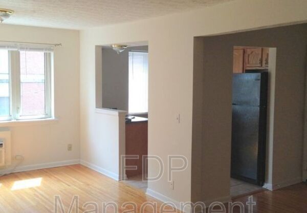 610 E AVE