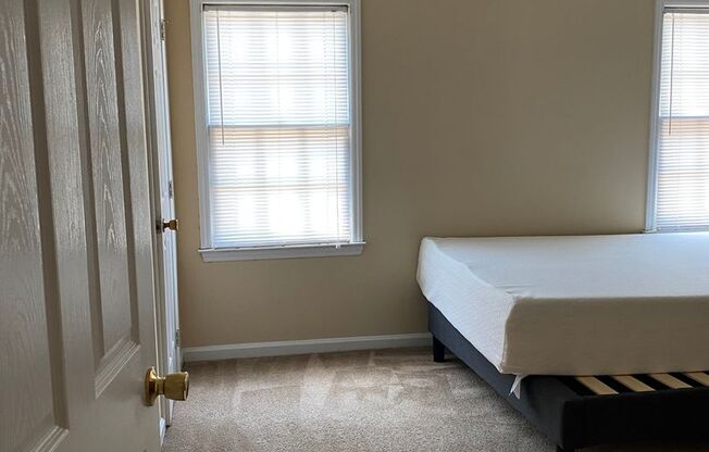1909 S. Milledge Ave #2 | 2 BED 2.5 BATH TOWNHOUSE + COMMUNITY POOL