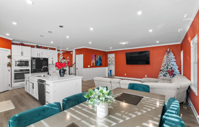 1216 EDGEMOORE TRL