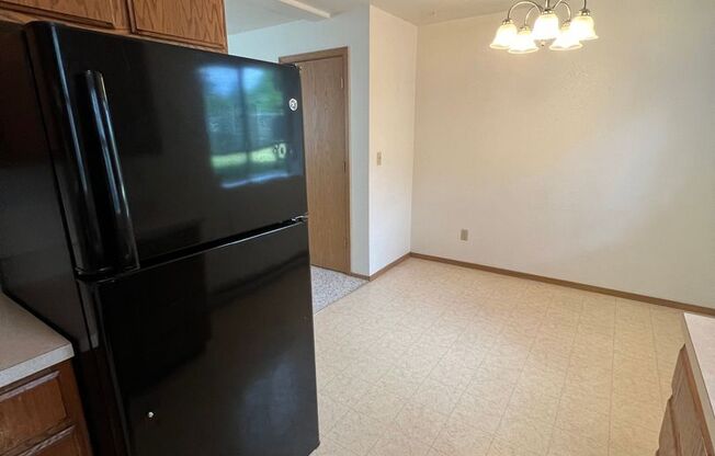 2 beds, 1 bath, $1,195, Unit C