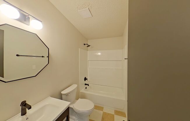 3 beds, 1 bath, 755 sqft, $2,347, Unit 31A