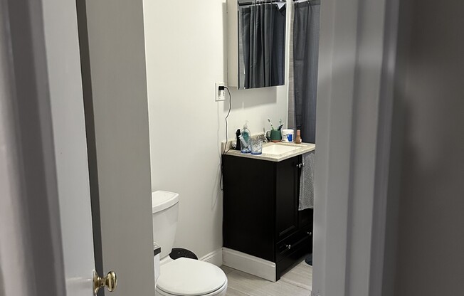2 beds, 1 bath, $2,930, Unit 4