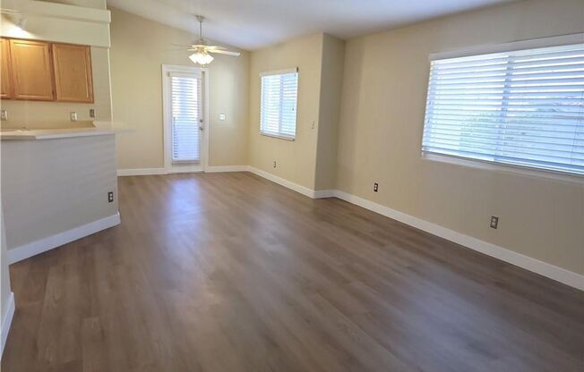 Bright Upstairs Condo with Vaulted Ceilings, Fireplace & Prime Location!