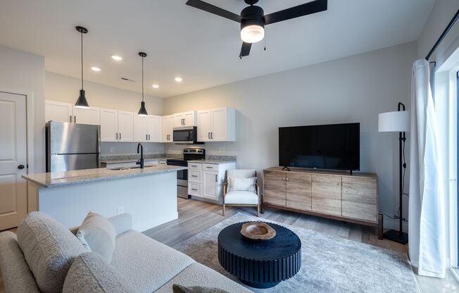 1 bed, 1 bath, 601 sqft, $1,450, Unit 1737-112