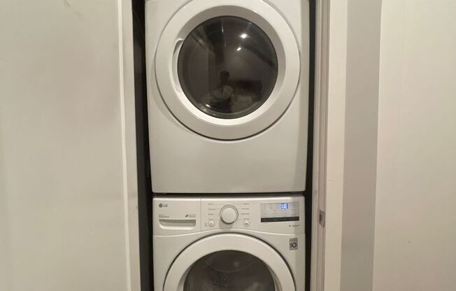 1 bed, 1.5 baths, $1,695, Unit Apt 37