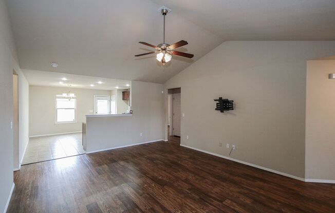 Spacious 4 bedroom in Centerton!