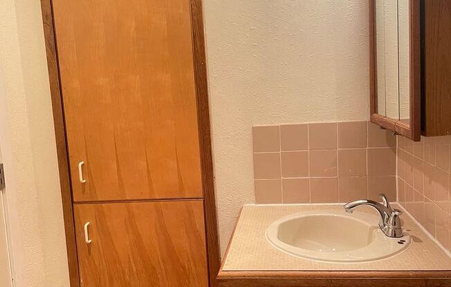 Studio, 1 bath, 400 sqft, $1,225, Unit C22