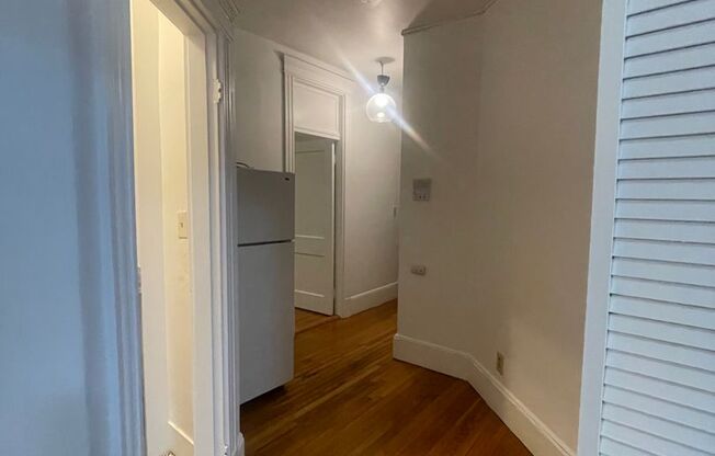 2 beds, 1 bath, 617 sqft, $2,575, Unit 28