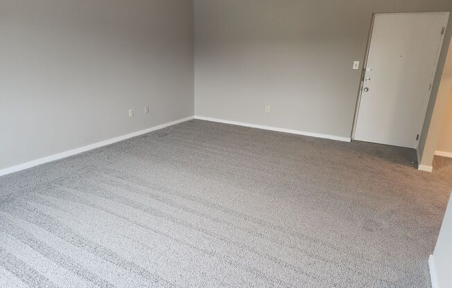 1 bed, 1 bath, 832 sqft, $1,120, Unit WG2-607