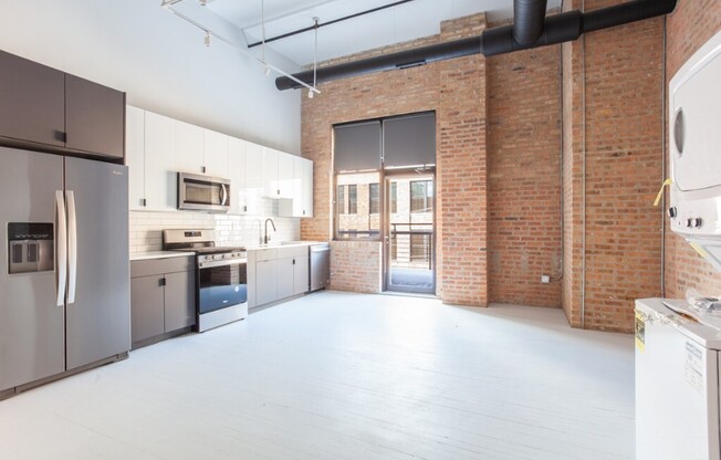 211 N RACINE