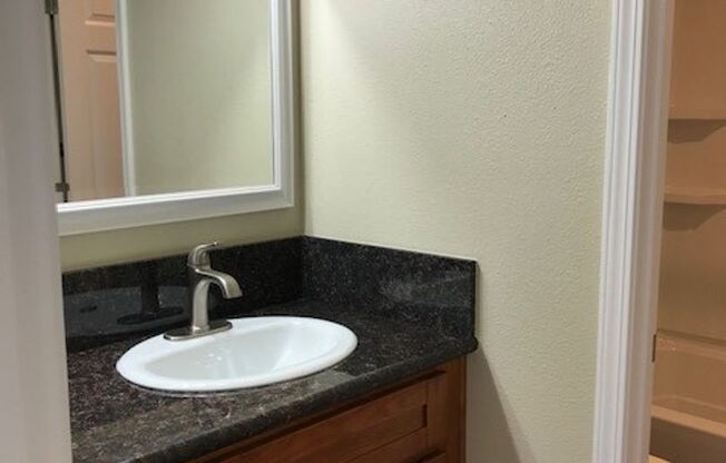 1 bed, 1 bath, 700 sqft, $1,710, Unit 237