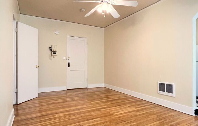 Studio, 1 bath, 450 sqft, $1,125, Unit 103
