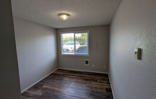 2 beds, 1 bath, 889 sqft, $1,295, Unit 07