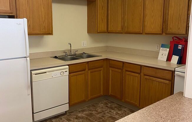 1 bed, 1 bath, 672 sqft, $870, Unit 2-13
