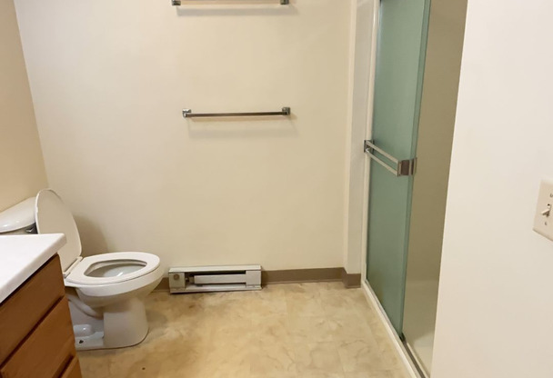 3 beds, 2 baths, 1,200 sqft, $1,425, Unit TE218X-247