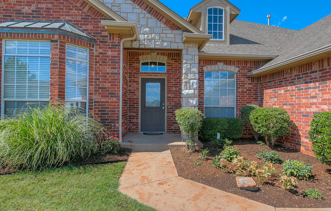 Lone Oak Ridge + Gated Community + 4 beds/2.5 Baths + Storm Shelter + Deer Creek Schools