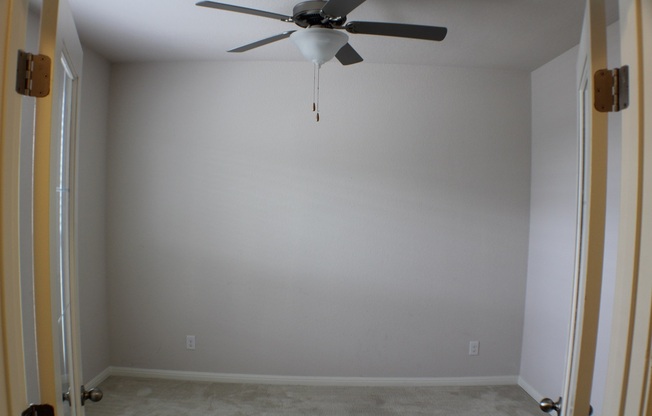 Immaculate Rental with fabulous upgrades. Realtor Commission: $400