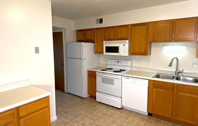 2 beds, 1.5 baths, 900 sqft, $1,175, Unit 710-4