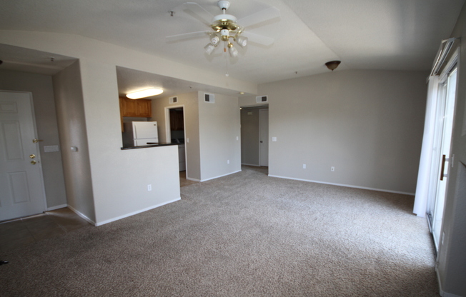 Affordable 1BR/1BA in LAKESIDE! Pool|Club House|Fitness Room! WSG Paid by Owner!