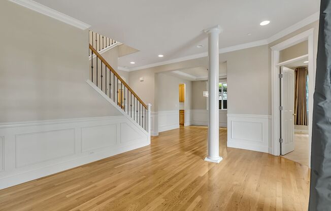 Must see in beautiful Redmond neighborhood