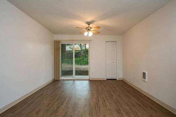 2 beds, 1 bath, 760 sqft, $1,625, Unit 11