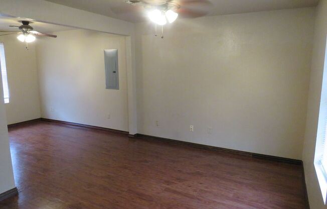 1 bed, 1 bath, $700, Unit 1604 NW Lindy Unit 3