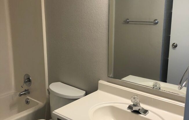 1 bed, 1 bath, 634 sqft, $949, Unit 5637 UD