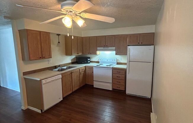 2 beds, 1 bath, 868 sqft, $1,650, Unit 39