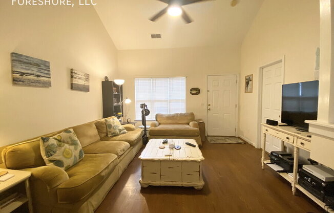 206 W SQ
