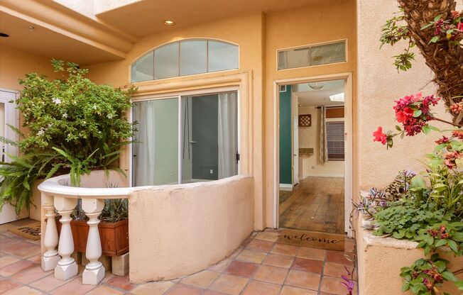 Beautiful 2BD 2.5BA unit in LA Maida Villas Community