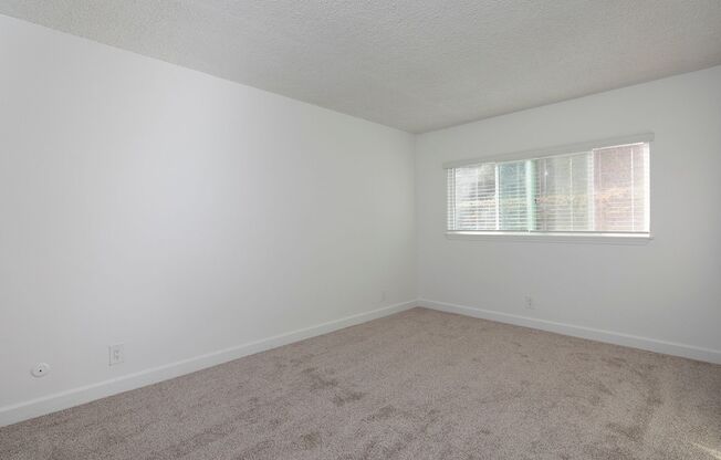 2 beds, 1 bath, 950 sqft, $2,375, Unit 36