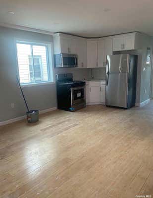 2 beds, 1 bath, $2,300