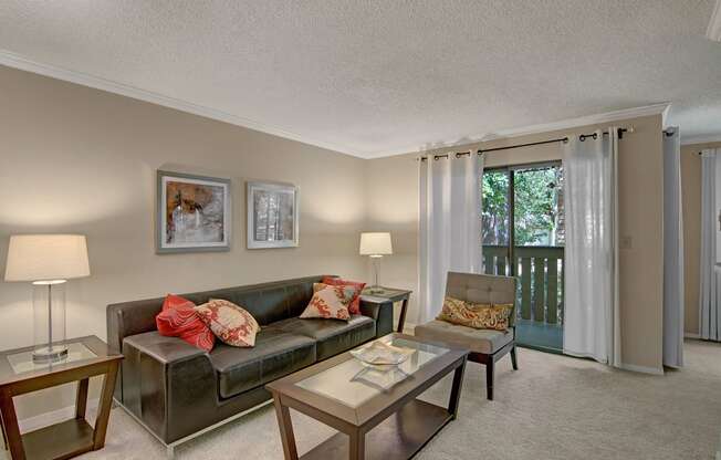 Ridge and Shores Living Room Apartments in Federal Way, WA