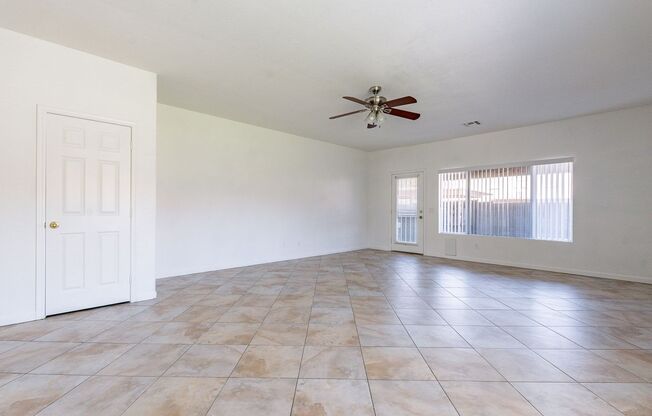 3 beds, 2.5 baths, $1,945, Unit UNIT 1096