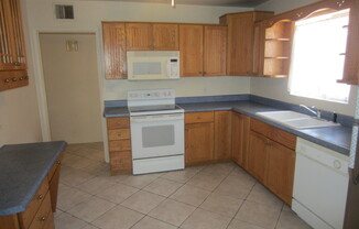 3 beds, 2 baths, $1,600