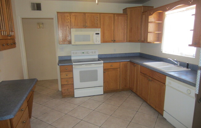 3 beds, 2 baths, $1,600