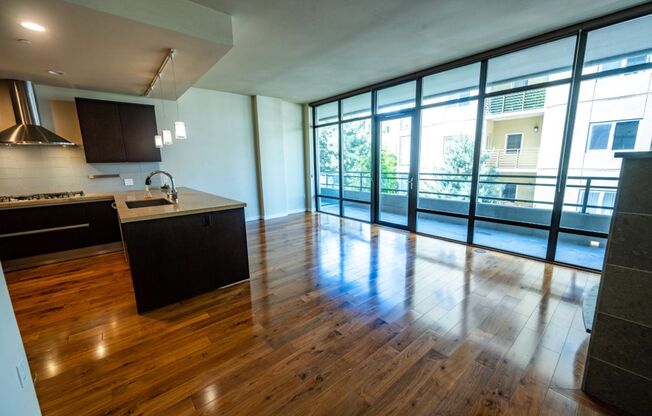 1Bd/1.5Ba Bellevue Condo