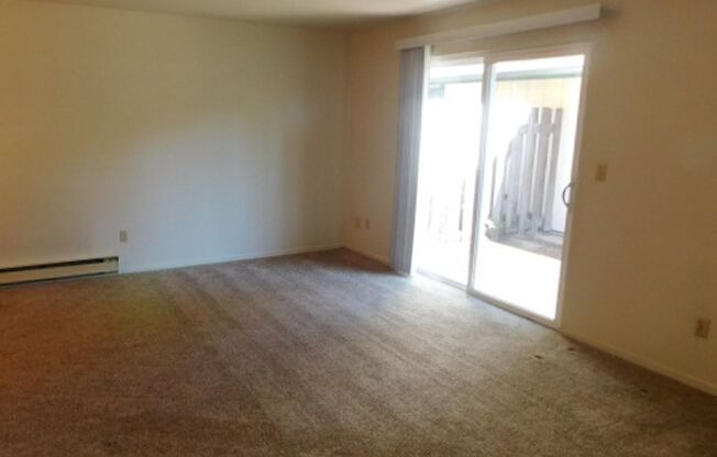 2 beds, 1 bath, 900 sqft, $1,350, Unit 1443