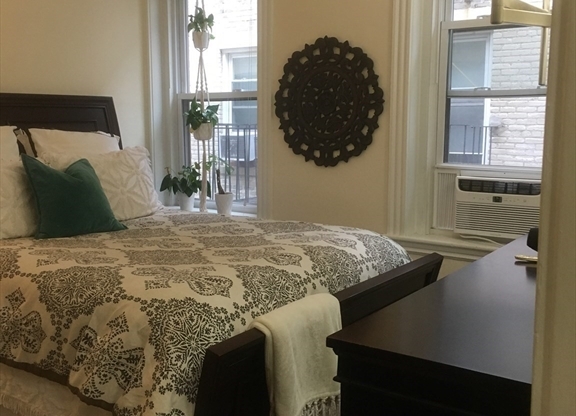 1 bed, 1 bath, 1,000 sqft, $2,200, Unit 18