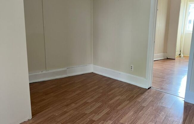 1 bed, 1 bath, 1,000 sqft, $550