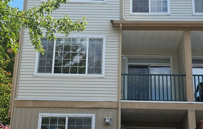 Renton/Talbot area 3 storyTownhome in gated community! 3 bedroom 3.5 bathroom. Available NOW!!