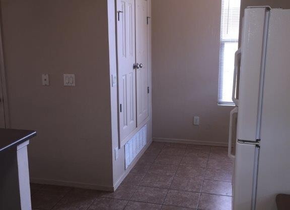 3 beds, 2 baths, $1,525