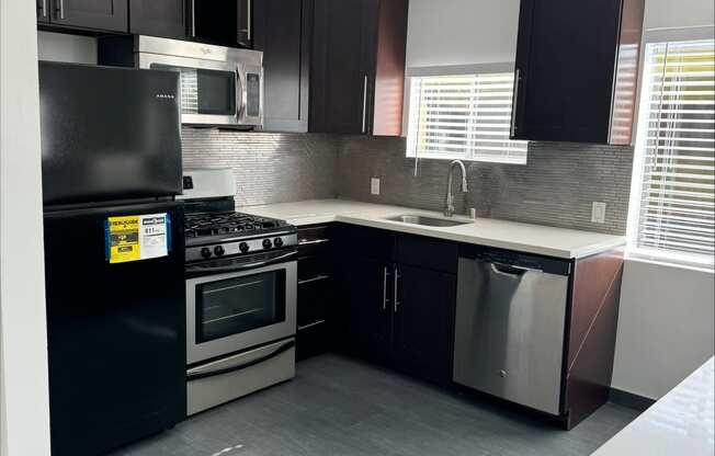 Welcome Home to 1646 N. Harvard