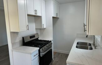 2 beds, 1 bath, $2,595