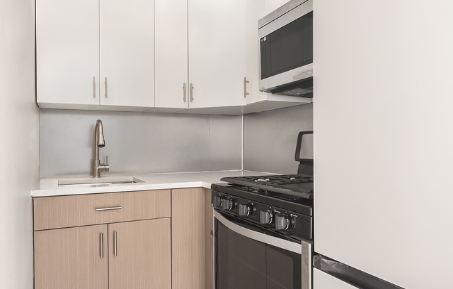430 W 34 ST