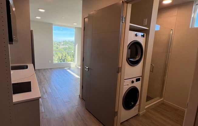 Studio, 1 bath, 295 sqft, $1,495, Unit 702