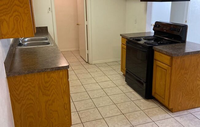 3 beds, 2 baths, $1,495, Unit 142 Meador