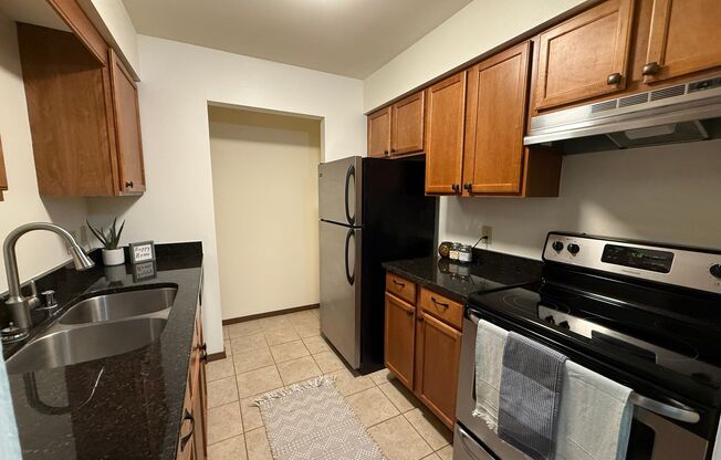 2 beds, 1 bath, 965 sqft, $1,595, Unit 7749CA